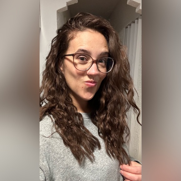 Meet your Posher, Stéphanie - Picture 1 of 1